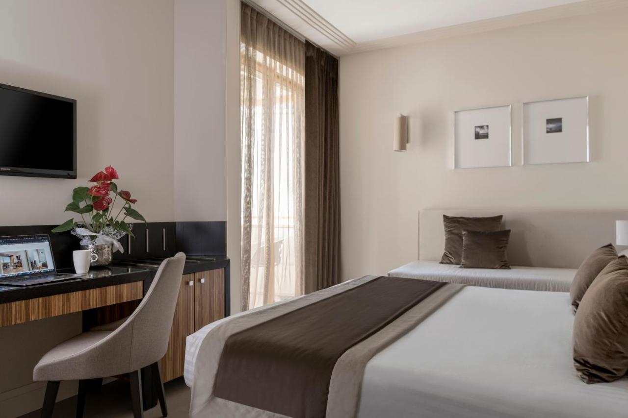 Hotel Ambasciatori Rimini Bagian luar foto