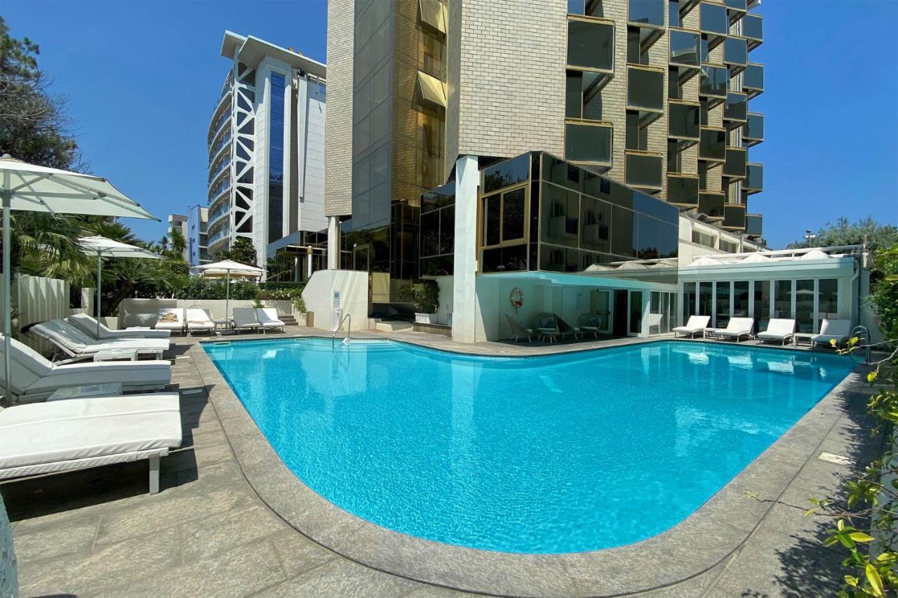 Hotel Ambasciatori Rimini Bagian luar foto