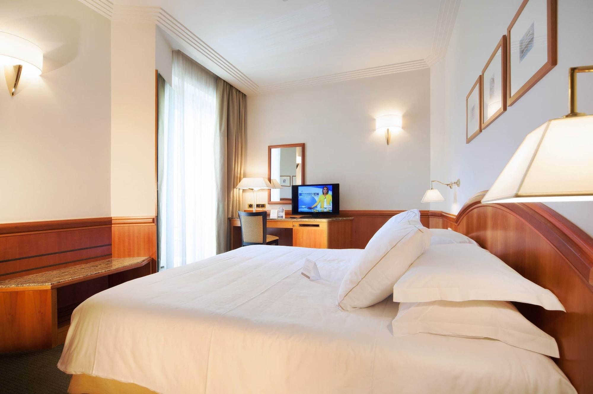 Hotel Ambasciatori Rimini Bagian luar foto
