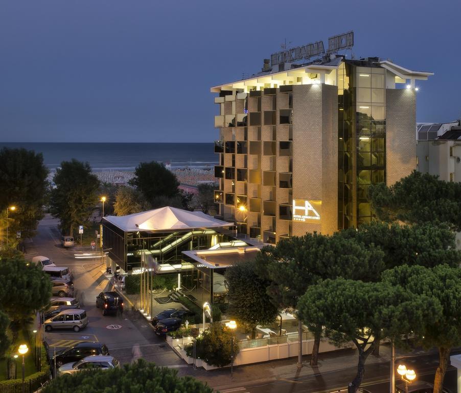 Hotel Ambasciatori Rimini Bagian luar foto