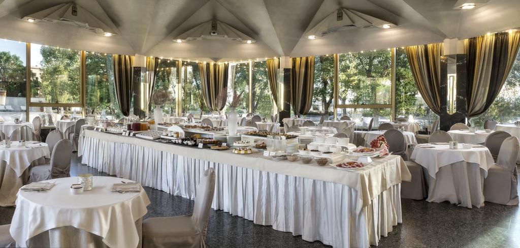 Hotel Ambasciatori Rimini Bagian luar foto