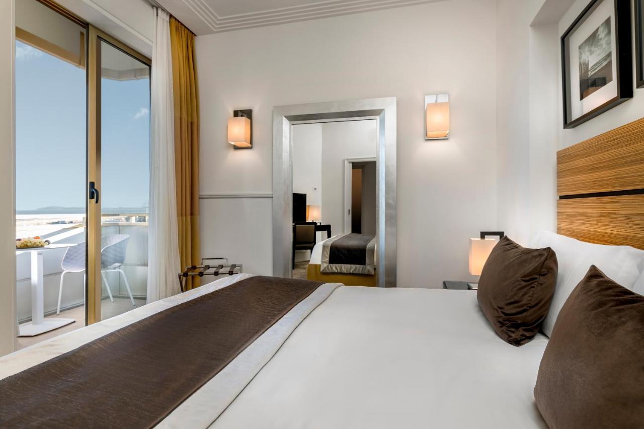 Hotel Ambasciatori Rimini Bagian luar foto